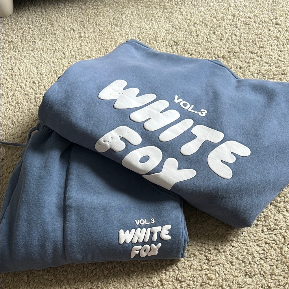 White Fox Blue Sweatshirt and Sweatpants Set